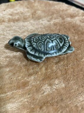 Ceramic Turtle Figurine – Green Decorative Accent